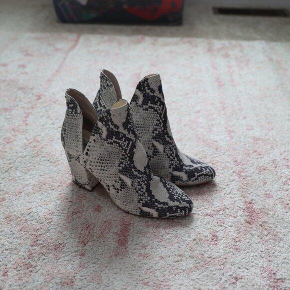 Steve Madden Boots - Picture 1 of 7